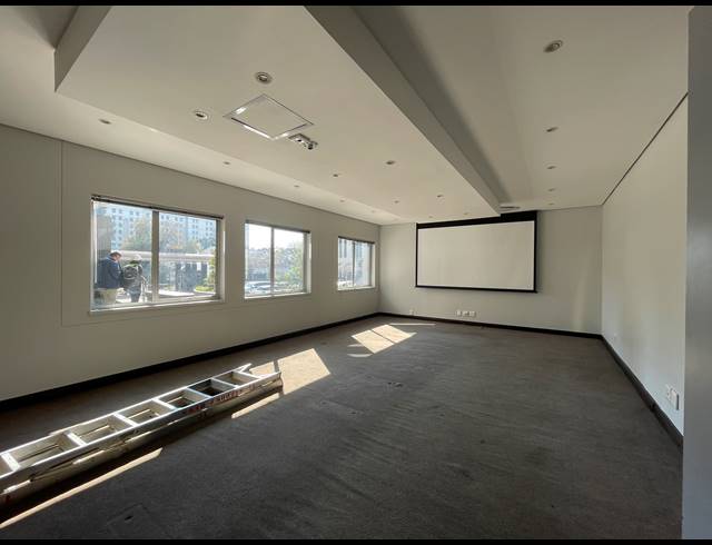 1,319M² OFFICE TO LET IN SANDTON CENTRAL